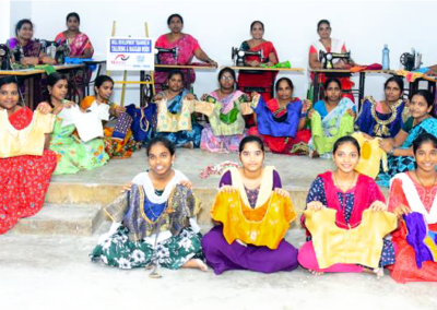 India (78) – Kleermakerij en borduurwerk – gefinanceerd door Daléro Composites samen met een fonds dat ongenoemd wil blijven